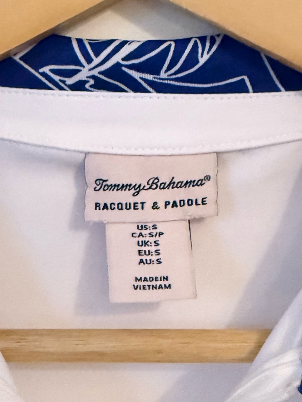 Tommy Bahama Racquet & Paddle Quarter-Zip Golf Polo Shirt White Blue Print - Picture 2 of 11
